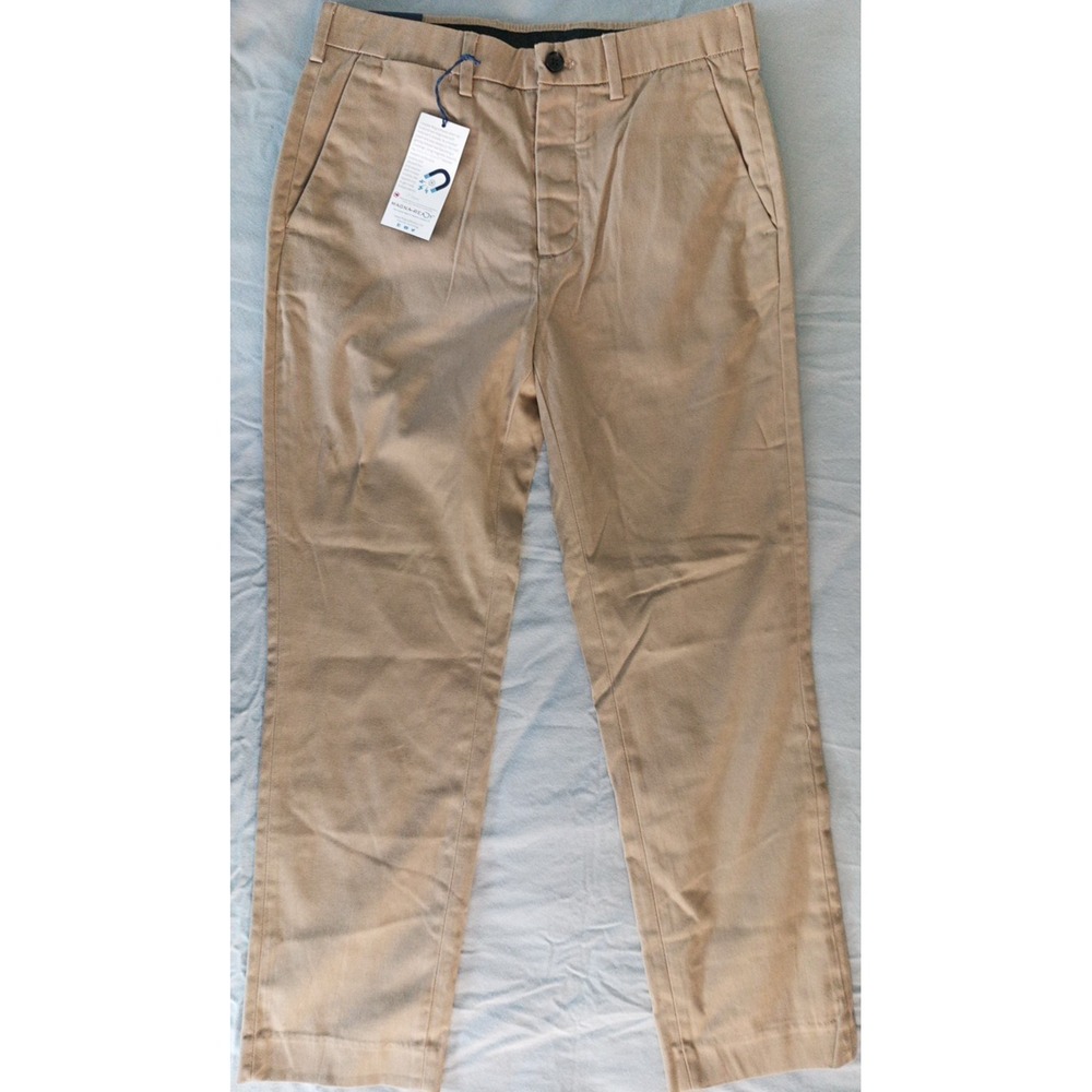 THE ORIGINAL MAGNETIC APPAREL CO. MAGNA READY MEN'S TAN CHINOS. SIZE 30X29. A153